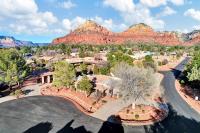 Three Bedroom, Amazing Views, Hot Tub and Pets Allowed, Close to Chapel of the Holy Cross and Chapel Hill, less than 1mi to Trailheads - Chambres d'hôtes Sedona