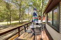 Hike, Swim, Ski and More Home in Arrowhead Lakes! - Chambres d’hôtes Pocono Lake
