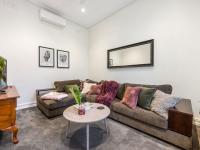 Walk to the MCG & AAMI Park - Free Late Checkout - Great location & Backyard - B&B Melbourne