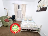 Spacious Flat Near Rochdale Centre Self Check-in Free Parking & Fast Wi-Fi - B&B Rochdale