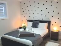 Lux Modern 2BR Radiant Suite+Free Parking - Ferienwohnung Delta