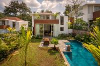LaMacedo | Contemporary Home | Pvt Garden w/ Pool