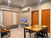 B&B Manila - Spacious 2 Bedroom perfect for Family & Friends, Good for 4pax allows to stay 10pax - Bed and Breakfast Manila