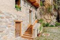 Green Chalet Scalotta - Nature Relax Lake view with private Jacuzzi and Spa - Chambres d'hôtes Dervio