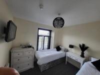 B&B Holyhead - The Dublin Packet - Twin Room - Bed and Breakfast Holyhead