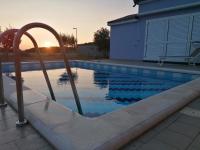 House with pool - B&B