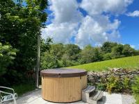 Lower Hill Cottage w/Swedish Hot Tub - B&B Bodmin