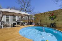 Cowboy Pool 2 mins 2 Silos & Cameron Park - B&B Waco