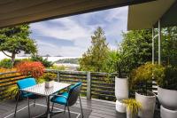 B&B Seattle - Stylish Seattle Vacation Rental with Water View - Bed and Breakfast Seattle