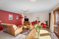 Platypus Cottage Watch them play from the garden - B&B Hobart