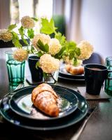 Apartment with Garden View Flowers