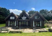 The Mill House on the Brooks South Downs West Sussex Sleeps 15 - Chambres d'hôtes Hardham