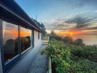 B&B Cawsand - Polhawn Lookout, The Forgotten Chalet - Bed and Breakfast Cawsand