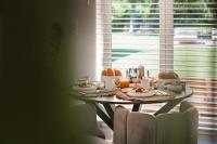 Maison La Belle Cosy 2-bedroom house with jacuzzi & airco - Bed and Breakfast