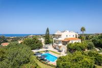 Villa Joanna-Family Haven with Kid's Zone - Chambres d’hôtes Prínos