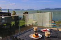 Platán Beach Apartman with lakeview - B&B Balatonboglár