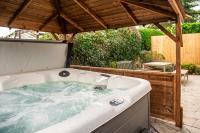 B&B Crich - Stag Manor Hot Tub Retreat near Peak District - Bed and Breakfast Crich
