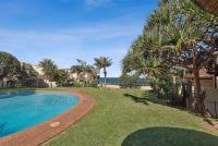 Stunning Oceanfront Apartment with a balcony overlooking Umdloti Beach - B&B eMdloti