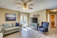 North Carolina Abode - Deck and Grill, Walk to Beach - Chambres d’hôtes Oak Island