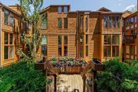 Old Hundred Unit 102, Townhouse with Treetop Views & Excellent Location, 3 Blocks to Ski Slopes - B&B