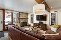 B&B Aspen - Fifth Avenue Unit 8, Condo with Extra Murphy Bed + Access to Pool & Hot Tub - Bed and Breakfast Aspen