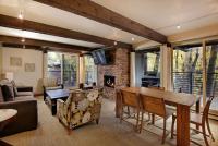 Chateau Roaring Fork Unit 3, Condo with Deck and River Views, 4 Blocks from Downtown Aspen - B&B Aspen