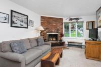 Alpenblick 1, Three Level Townhouse with Fireplace, Private Balcony, and Great Location - Chambres d’hôtes Aspen