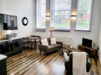 B&B Swindon - Burkhardt Hall- Parking Included- Sleeps 4 - Bed and Breakfast Swindon