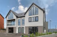 Spacious and modern family apartment, central and within walking distance to local amenities - B&B