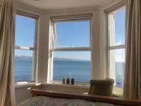 Bay View, Sleeps 18, 7 Bedrooms, 7 Bathrooms, Seafront, Criccieth - Ferienwohnung