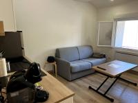 Studio rénové centre-ville de Lagnieu / WIFI - B&B Lagnieu