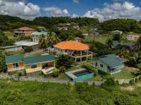 Waves Villa Guesthouse - B&B Kingstown