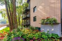 Chateau Roaring Fork Unit 22, Spacious Condo with Beautiful River Views, 4 Blocks to Town - B&B