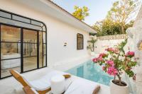 Villa Casa Thalasa with Waterfall Great Location - B&B Canggu