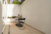 Central Stunning 2BR Flat w2 Patio in Kensington - Chambres d’hôtes Londres