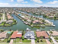 Sunny pet-friendly waterfront home with pool and spa - Chambres d'hôtes Marco Island