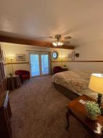 Deluxe King Room with Private Bathroom