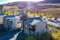 Ski-InandSki-Out Granby Townhouse with Private Hot Tub - B&B