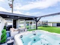 Tigh Na Mhor , Hot Tub , Games Room , 5 Bedroom ,Sleeps 13 , Large Villa - Chambres d'hôtes Cruden Bay