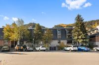 Chateau Dumont Unit 9, Downtown Condo with Cozy Living Area - B&B