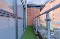 Luxury Birmingham City Centre Townhouse with BALCONY- Sleeps 10 - FREE Parking - Perfect for Contractors, Business Travellers, Families and other Groups - Near Bullring, Newstreet, Selfridges, NEC, NIA & Birmingham airport - Chambres d'hôtes Birmingham