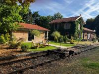 Échappée Enchantée dans une Ancienne Gare au Bord de la Forêt d'Orléans - FR-1-590-268 - B&B