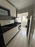 Ap Bombinhas Completo 100 metros do mar na Aluguejaah - Bed and Breakfast