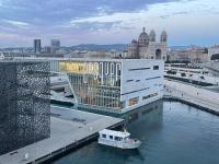 Charmant Studio Quai Joliette - Bed and Breakfast Marseille