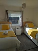 Tweepersoonskamer met 2 Aparte Bedden en Eigen Badkamer