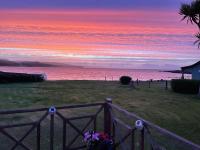 Mariners House. Luxury, private beachside villa - B&B Ballylumford