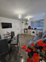 Luxury one bedroom maisonette with extra connected bedroom in Stevenage centre - Chambres d’hôtes Stevenage