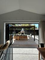 Wanaka Escape - Modern 2 bedroom house - B&B