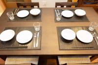 Kanmuritei Guest House UP to 7 pax, 冠邸和モダン最大7名まで宿泊可能 - B&B Kyoto