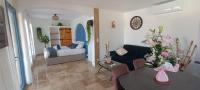 Zimmer mit Queensize-Bett und Gartenblick
